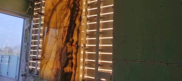 Akmuo su LED apšvietimu saunoje
