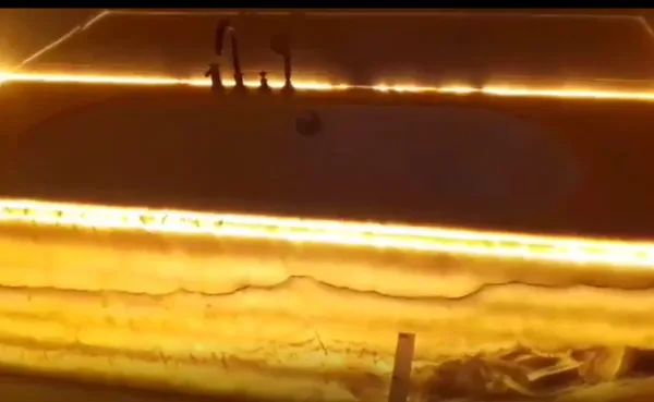 Akmuo su LED apšvietimu vonios kambaryje